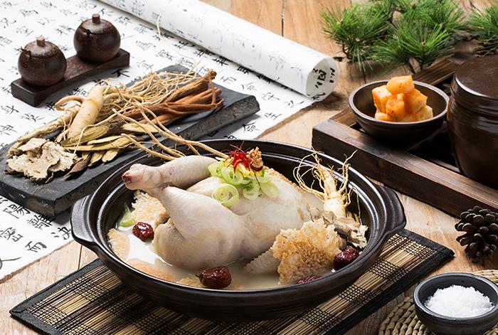 Koreański letni przysmak – 삼계탕 (Samgyetang)