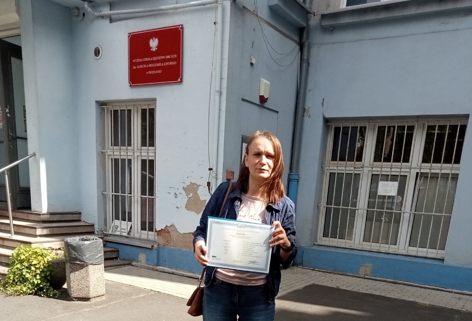 kasia z dyplomem licencjata z koreańskiego